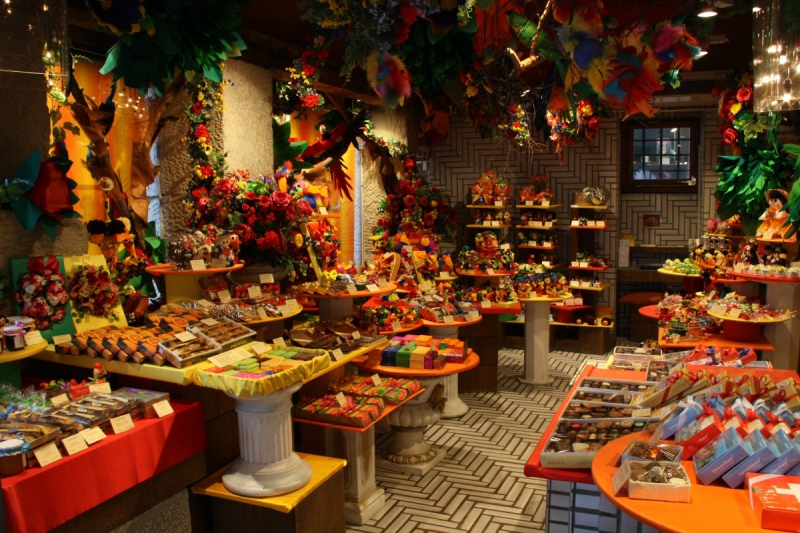 vente-ST PAUL DE VENCE-min_candy_store_chocolate_shop_chocolate_switzerland-393515