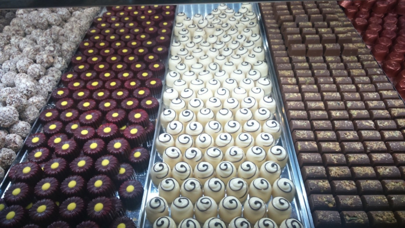 vente-ST PAUL DE VENCE-min_chocolates_milk_chocolate_white_chocolate_truffles_candy_food_treat_cacao-1213769